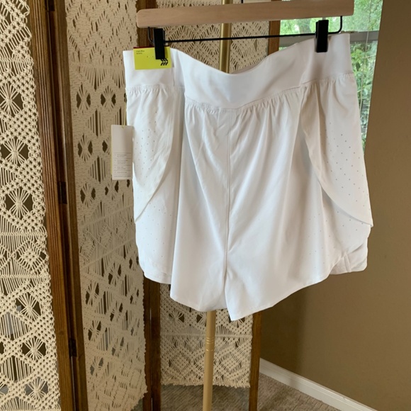 All in Motion True White Double Layer Stretch Active Run Shorts XXL NWT - Picture 2 of 10